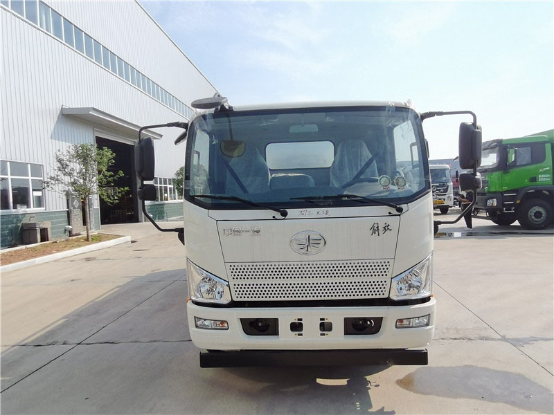 9.5方國(guó)六解放J6油罐車圖片3