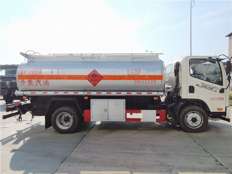 9.5方國(guó)六解放J6油罐車圖片2