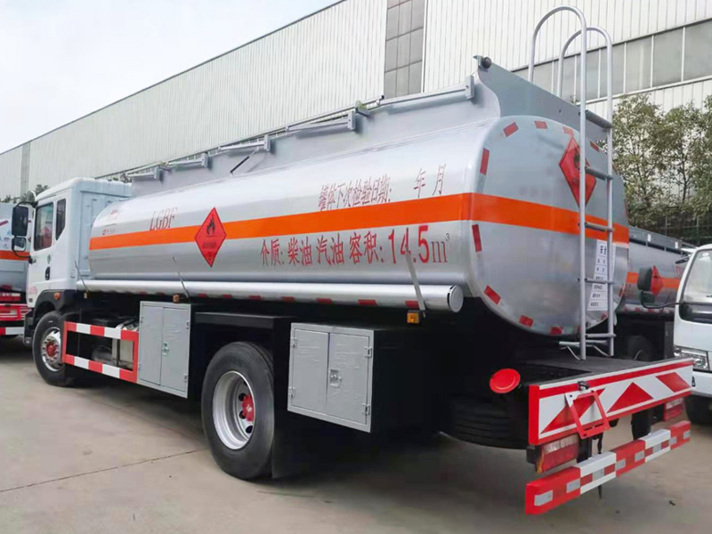 東風多利卡14.5方D9運油車圖片3