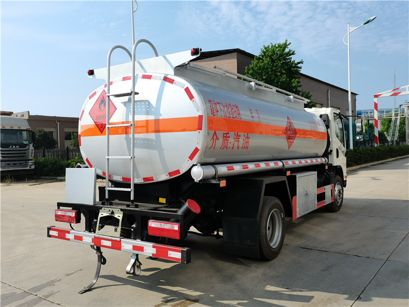 9.5方國(guó)六解放J6油罐車圖片4