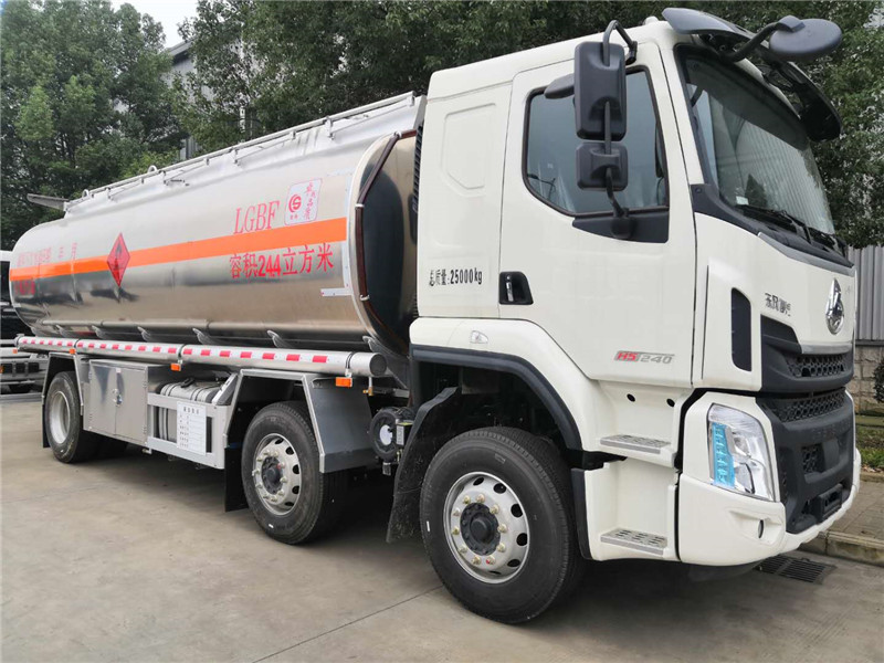 東風(fēng)柳汽乘龍小三軸24.4方鋁合金運油車圖片2